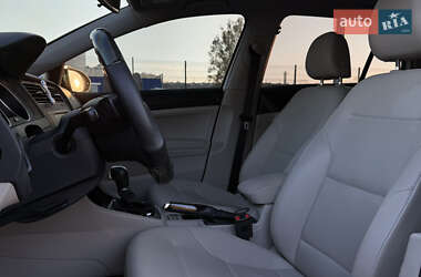 Хетчбек Volkswagen Golf 2017 в 