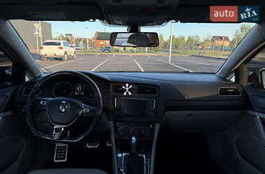 Хетчбек Volkswagen Golf 2017 в 