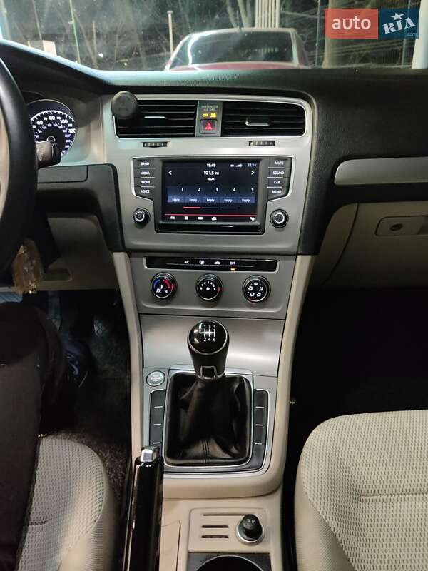 Універсал Volkswagen Golf 2015 в Києві