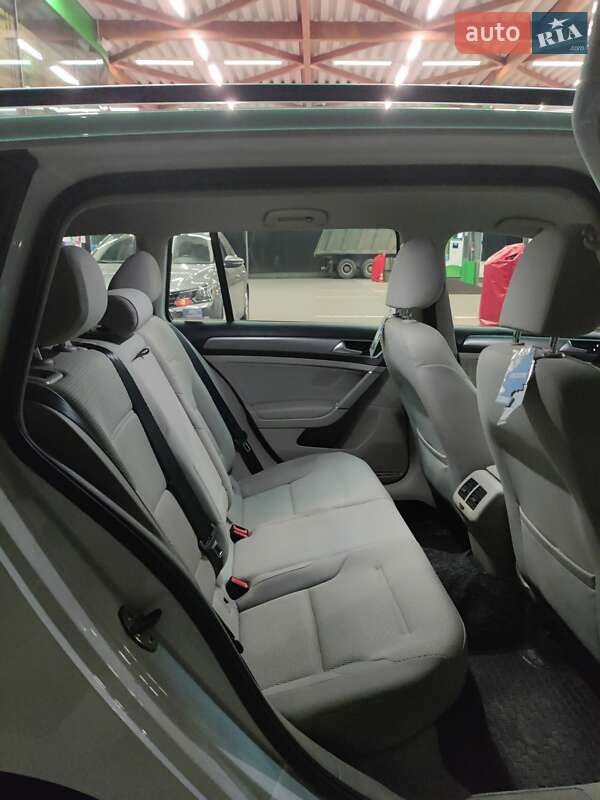 Універсал Volkswagen Golf 2015 в Києві