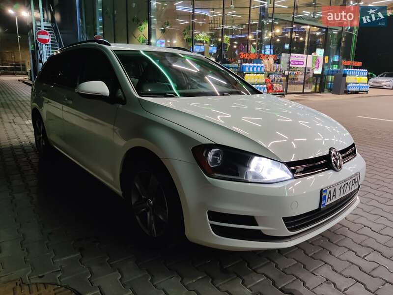 Універсал Volkswagen Golf 2015 в Києві