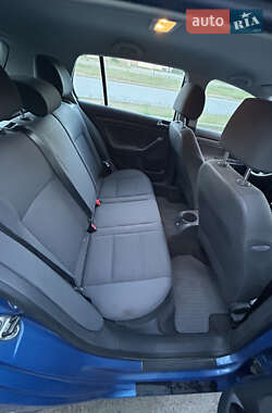 Хетчбек Volkswagen Golf 2005 в 