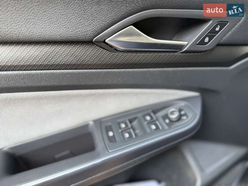 Універсал Volkswagen Golf 2020 в Чернівцях