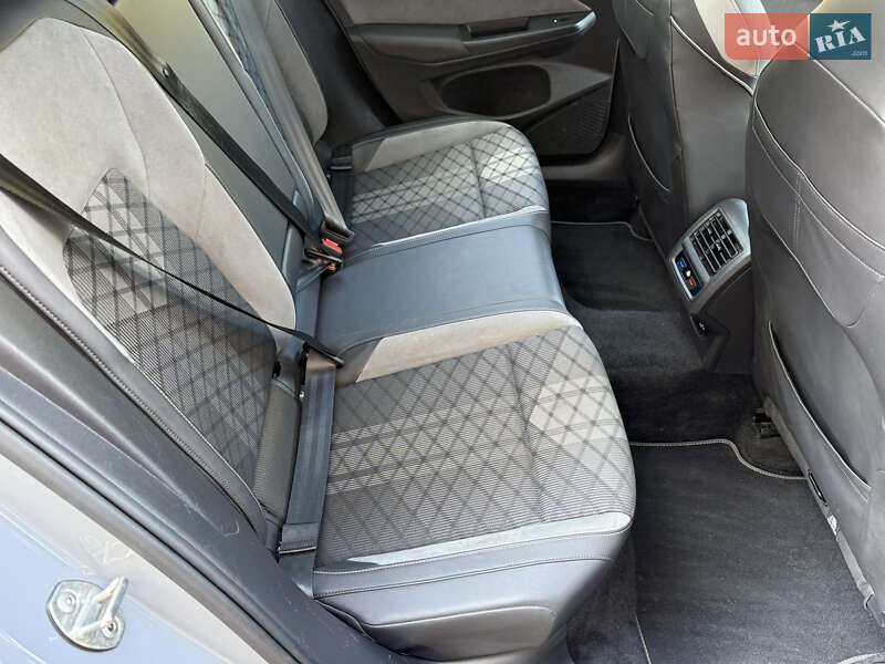 Універсал Volkswagen Golf 2020 в Чернівцях