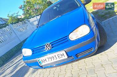 Хетчбек Volkswagen Golf 1999 в 