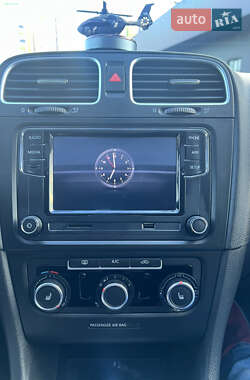 Хэтчбек Volkswagen Golf 2013 в 