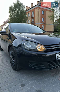 Хэтчбек Volkswagen Golf 2009 в 