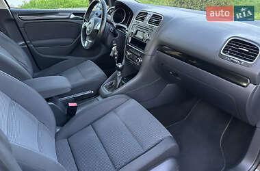 Хэтчбек Volkswagen Golf 2009 в 