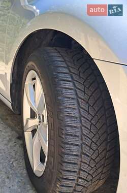 Хэтчбек Volkswagen Golf 2009 в 