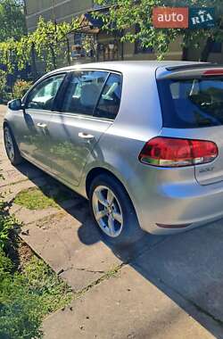 Хэтчбек Volkswagen Golf 2009 в 