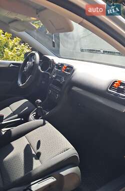 Хэтчбек Volkswagen Golf 2009 в 