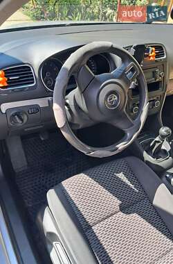 Хэтчбек Volkswagen Golf 2009 в 
