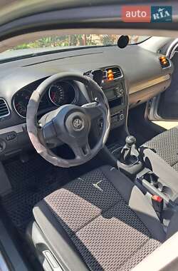 Хэтчбек Volkswagen Golf 2009 в 