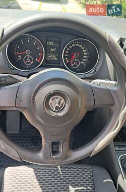 Хэтчбек Volkswagen Golf 2009 в 