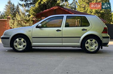 Хэтчбек Volkswagen Golf 2001 в 