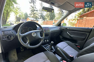 Хэтчбек Volkswagen Golf 2001 в 