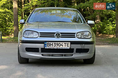 Хэтчбек Volkswagen Golf 2001 в 