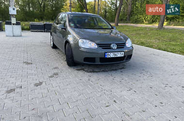 Хэтчбек Volkswagen Golf 2004 в 