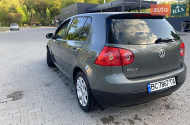 Хэтчбек Volkswagen Golf 2004 в 