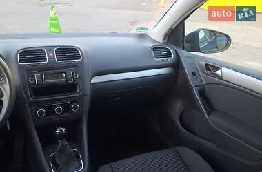 Хетчбек Volkswagen Golf 2010 в 