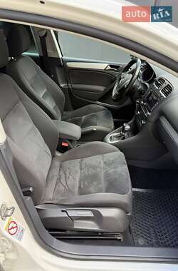 Хэтчбек Volkswagen Golf 2010 в 