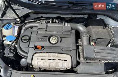 Хэтчбек Volkswagen Golf 2010 в 