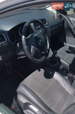 Хетчбек Volkswagen Golf 2011 в 