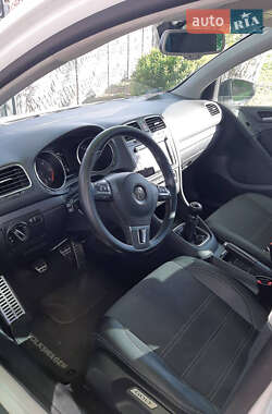 Хетчбек Volkswagen Golf 2011 в 