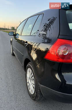 Хетчбек Volkswagen Golf 2006 в 