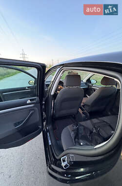 Хетчбек Volkswagen Golf 2006 в 