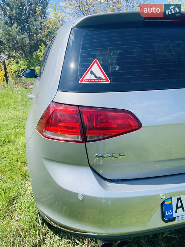Хэтчбек Volkswagen Golf 2015 в Киеве