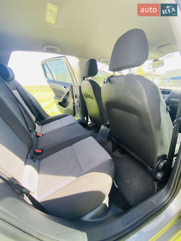 Хэтчбек Volkswagen Golf 2015 в Киеве