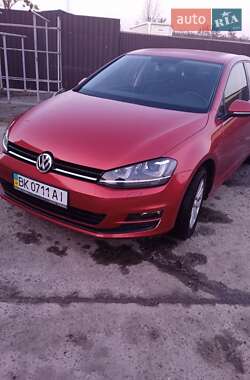 Хэтчбек Volkswagen Golf 2015 в Дубровице