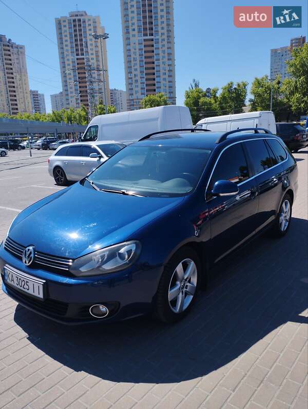 Универсал Volkswagen Golf 2010 в Киеве