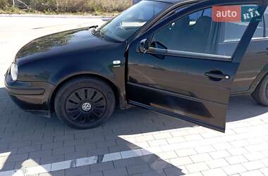 Хэтчбек Volkswagen Golf 2000 в 