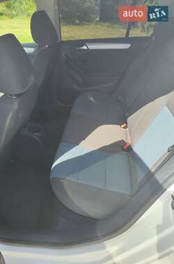 Хетчбек Volkswagen Golf 2012 в 