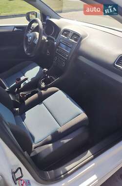 Хетчбек Volkswagen Golf 2012 в 