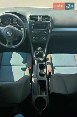 Хетчбек Volkswagen Golf 2012 в 