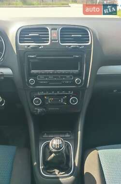 Хетчбек Volkswagen Golf 2012 в 