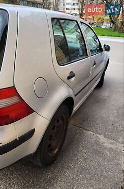 Хэтчбек Volkswagen Golf 2002 в Вышгороде