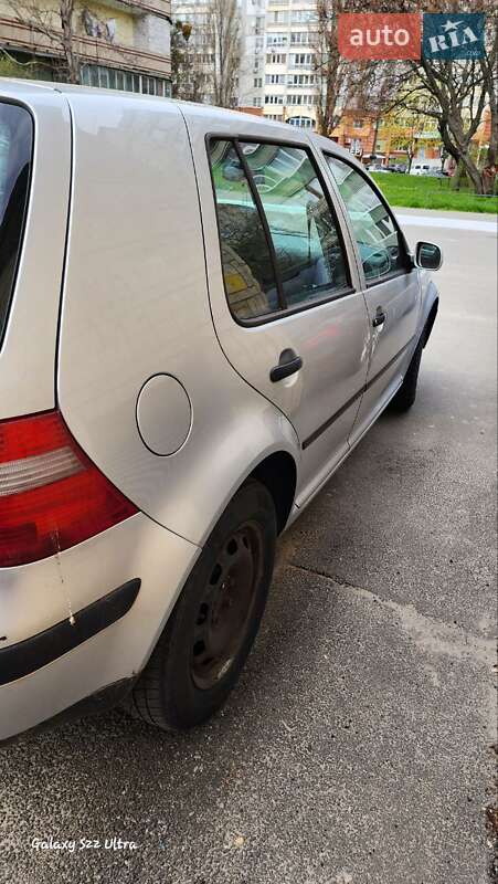 Хетчбек Volkswagen Golf 2002 в Вишгороді