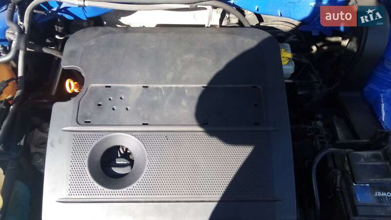 Універсал Volkswagen Golf 2001 в Львові