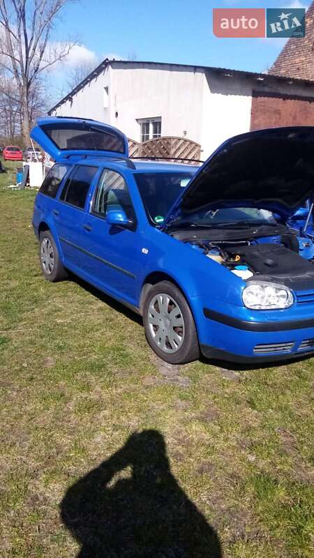 Універсал Volkswagen Golf 2001 в Львові
