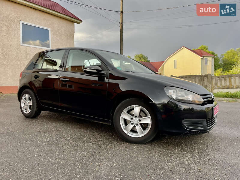 Хетчбек Volkswagen Golf 2009 в 