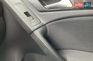 Хетчбек Volkswagen Golf 2009 в 