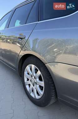 Универсал Volkswagen Golf 2010 в 