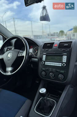 Хетчбек Volkswagen Golf 2007 в 