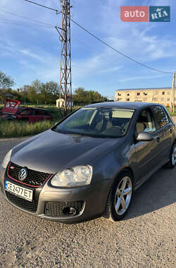 Хэтчбек Volkswagen Golf 2004 в Черновцах