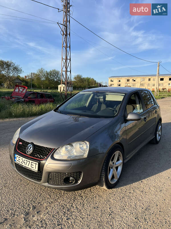 Хетчбек Volkswagen Golf 2004 в 