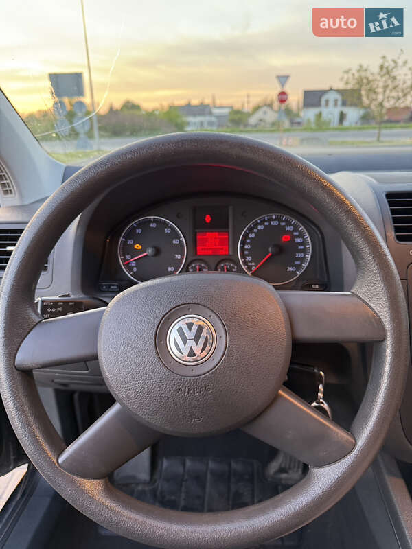 Хетчбек Volkswagen Golf 2005 в Городку